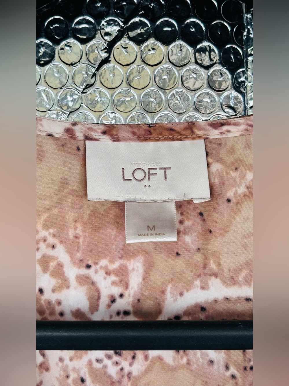 Loft Blouse Womens XL Brown Abstract Ruffle Front V-Neck Sleeveless - Picture 3 of 3